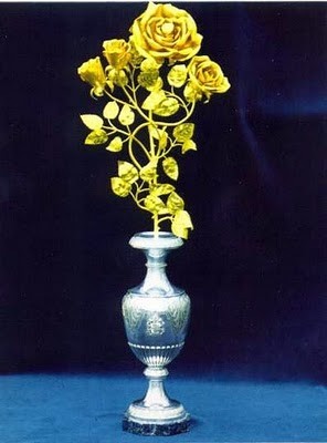 La-rosa-de-oro-entregada-al-santuario-knock-de-irlanda-1979.jpg