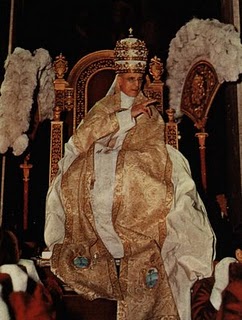 Pio XII en silla gestatoria.jpg