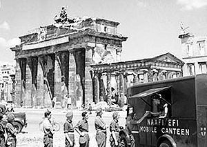 Puerta-de-brandemburgo-tras-segunda-guerra-mundial.jpg