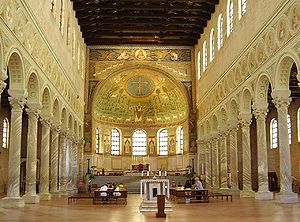 Basílica-de-san-apolinar-in-classe-interior.jpg