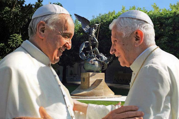 5-julio-2013-encuentro-del-papa-francisco-y-papa-benedicto-xvi-inauguracion-estatua-san-miguel-arcangel-mondarte.jpg
